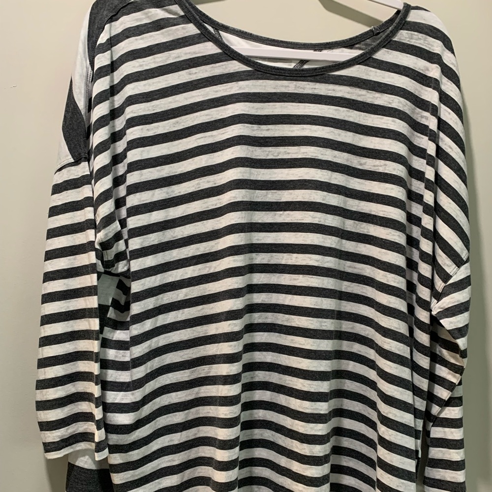 NWT Tommy Hilfiger woman’s sporty top size XL - Picture 1 of 15